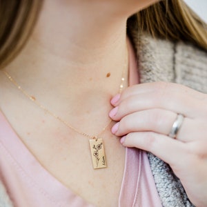 Collana con fiori di nascita rettangolari, collana con barra di fiori personalizzata, regalo di Natale, barra verticale floreale, collana regalo per la madre della sposa