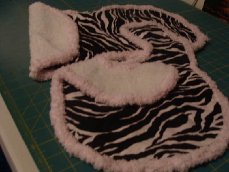 1 bib and 1 burp rag Microfleece from Springs Creative Super Soft Baby Blanket