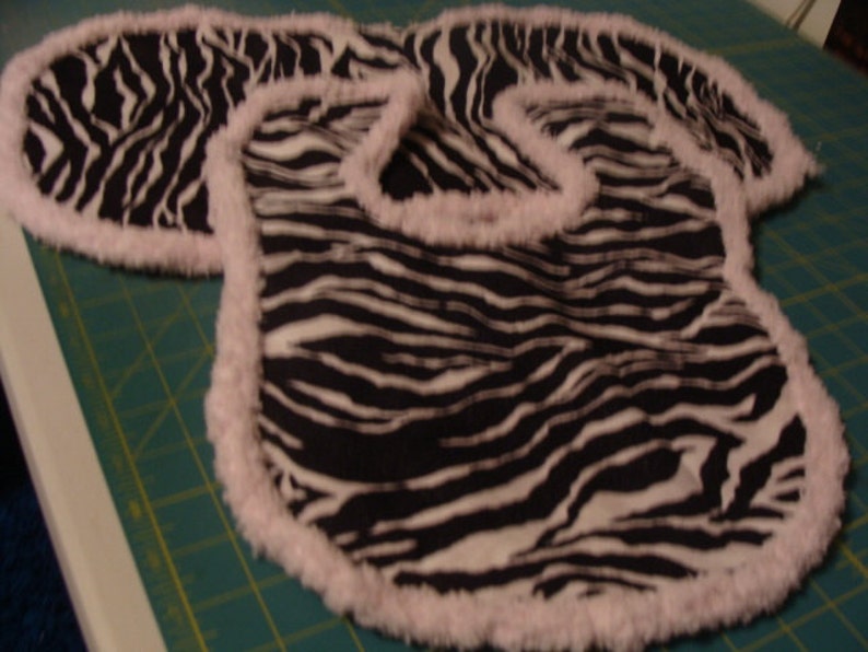 1 bib and 1 burp rag Microfleece from Springs Creative Super Soft Baby Blanket