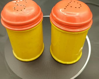 Pair of Vintage Gemco USA Glass S&P Shakers Country Kitchen