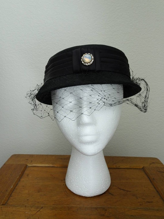 Black veiled 1950s bucket hat