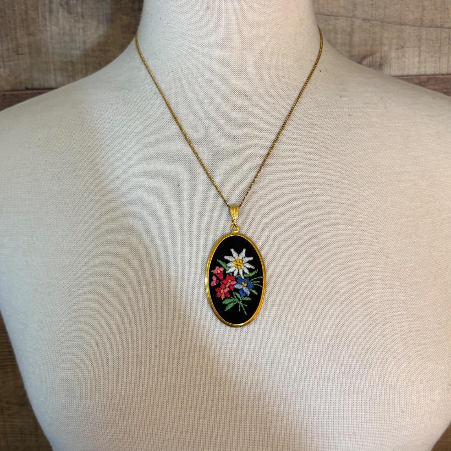 Vintage Edelweiss Necklace - Etsy