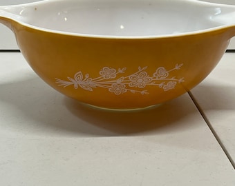 Vintage Pyrex Butterfly Flower Gold 444 Cinderella Bowl