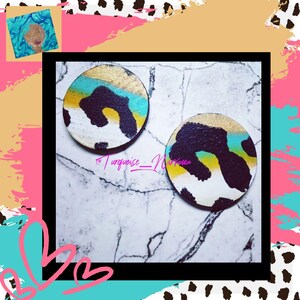 M-110: Pendientes redondos medianos con diseño de leopardo de primavera