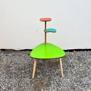 3 Tiered MCM Triangular Shape Plant Stand , Colorful Vintage Mid-Century Modern Minimalist Indoor Plant Stand Side Table Retro flower table