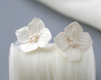 Hydrangea Earrings Stud, Pearl Flower Bridal Earrings, White Flower Wedding Earrings, Flower Bridal jewelry