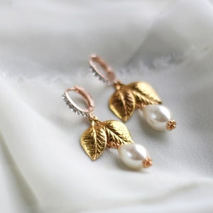 Gold Leaf Earrings, Leaf Bridal Earrings Pearl Gold, Leaf Wedding Earrings Pearl Gold, Long Floral Earrings, Bridal Jewelry
