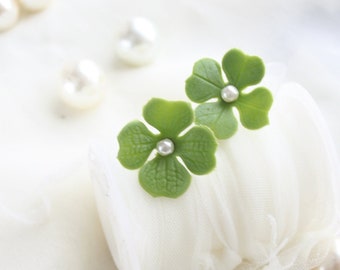 Shamrock earrings, Clover earrings, Leaf earrings, Green stud earrings, Polymer Clay Flower earrings, Mother's day gift, St. Patrick's Day