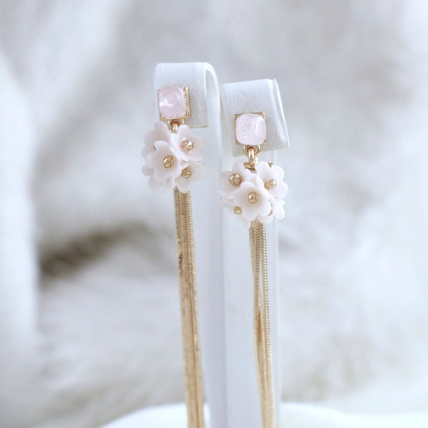 Rose Quartz Floral Chain Earrings, Gold Chain Wedding Earrings, Floral Bridal Earrings, Pink Flower Earrings