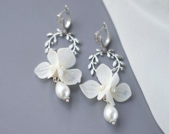 Ivory Flower Wedding Earrings, Clay Flower Bridal Earrings, Silver Flower Earrings, Floral Earrings