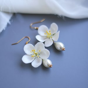 White Apple Flower Dangle Earrings, White Floral Earrings, Blossom Earrings, Polymer Clay Earrings, Mothers Day Gift for Women