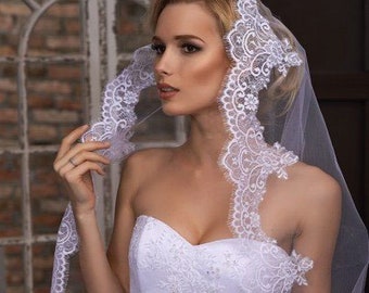 Wedding veil Lace Bridal veil Chantilly lace veil Lace Chapel veil