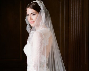 Chantilly lace veil, Wedding veil, Bridal veil, Lace veil, Mantilla veil, Chapel veil