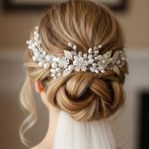 Peineta nupcial de flores color marfil: tocado nupcial de perlas, accesorios para el cabello