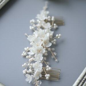 Pearl Flowers Wedding Headpiece, Clay Flower Wedding Hair Comb, Flower Bridal Headpiece, Pearl Wedding hair accessories image 4