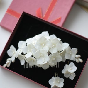 Ivoor hortensia oorbellen, parel bloem bruids oorbellen, bloem bruiloft oorbellen, bloem sieraden earrings+large comb