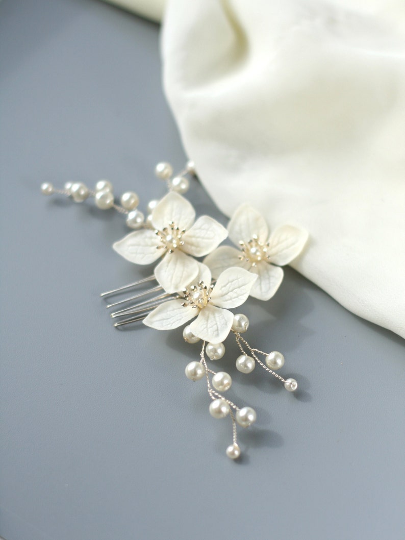 Branch Pearl with White Flowers Wedding comb, Flower Bridal comb, Pearl Hair Piece, Clay headpiece, Hydrangea Flower Bridal Headpiece image 7