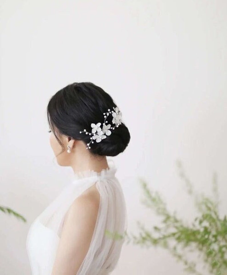 Branch Pearl with White Flowers Wedding comb, Flower Bridal comb, Pearl Hair Piece, Clay headpiece, Hydrangea Flower Bridal Headpiece image 1