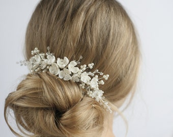 Casque de mariage de fleurs de perles, peigne à cheveux de mariage de fleurs d’argile, casque de mariée de fleurs, accessoires de cheveux de mariage de perles