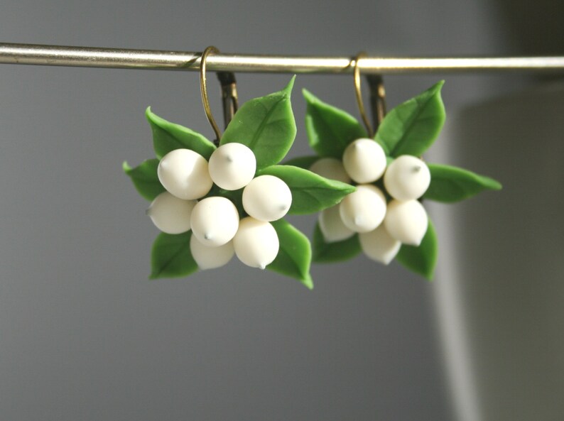 Floral earrings Woodland earrings, Mistletoe earrings Polymer clay earrings Berry jewelry Holiday jewelry Christmas earrings