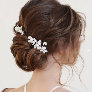 Clay White Flower hair pins, Flower Bridal hair pins, Flower Wedding hair pins, Bridal hair accessories