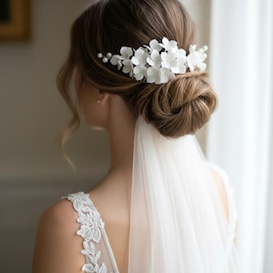 White Hydrangea Flower Bridal Hair Comb with Pearls, Wedding headpiece