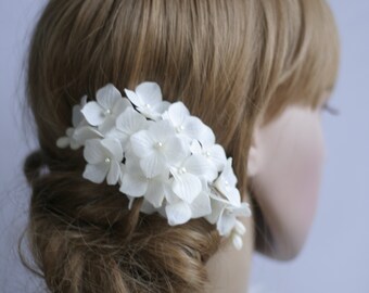 White Hydrangea Hair Comb, Bridal Flower Comb, Wedding Flower Comb, Flower Bridal Headpiece, Pearl Bridal Comb