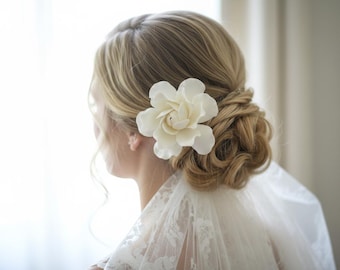 Pinza para el cabello con flor de gardenia: accesorio para el cabello de novia.