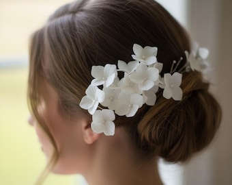 Ivoor haarspelden met hortensiabloem: haaraccessoire voor bruidsbruiloft