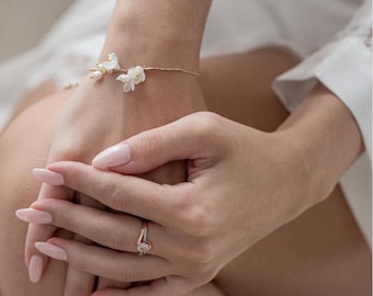 Elegant Flower Bridal Bracelet: Gold Floral Pearl Wedding Jewelry Set