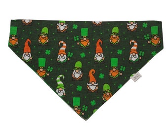 St Patrick's Day Dog Bandana, Pet Me I'm Irish, Personalized Dog Bandanna, Gnome Bandana, Over the collar dog bandana, Green Dog Bandana