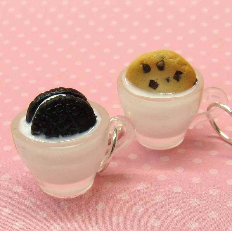 Stitch Marker Milk and Cookie Food Charm Gift for Knitter Progress Keeper Knitting Notion Mini Food Cookie Dunk Charm Food Jewelry