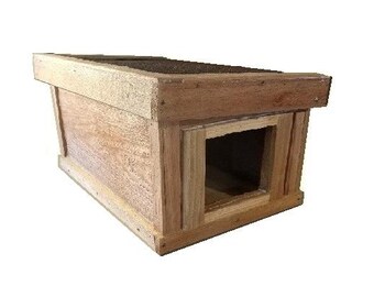 Cedar Outdoor Cat House: Weatherproof Feral Cat Shelter, Right END, SQUARE