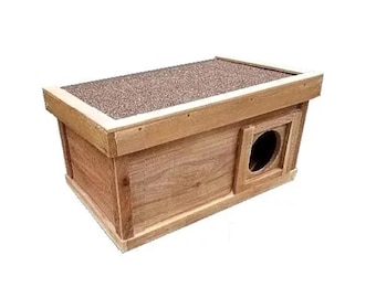 Cedar Outdoor Cat House: All-Season Feral Cat Shelter, Right FRONT, ROUND