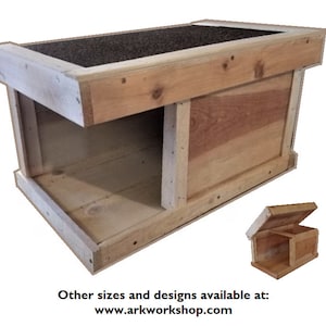 Cedar Outdoor Cat Feeding Shelter: Feral Cat House, Left Entrance