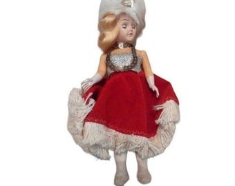 Adorno navideño de muñeca patinadora sobre hielo vintage, vestido de terciopelo rojo con lentejuelas plateadas