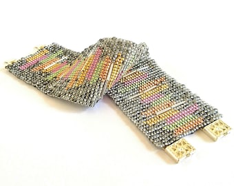 Bracciale pastello metallico con perline, bracciale telaio perline Toho, bracciale geometrico estivo, bracciale skyline, bracciale per polsini perline