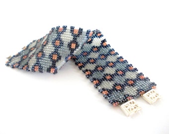Nero grigio argento e salmone rosa bracciale, braccialetto di perline Toho tesoro, geometrico Cuff Bracelet, progettista perline braccialetto di perline