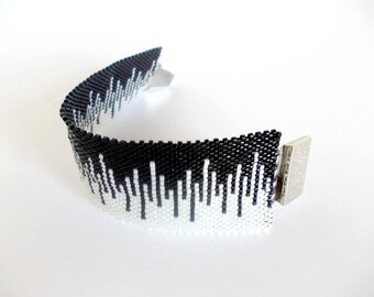 Bianco e nero Bracciale, braccialetto perline Toho tesoro, Bracciale geometrico, bracciale Skyline, progettista perline braccialetto di perline