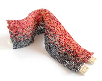 Bracciale rosso e nero, braccialetto perline Toho tesoro, geometrico gradienti bracciale, bracciale Skyline, progettista perline braccialetto di perline