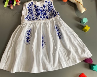 Embroidered dress, girl dress, Mexican girl dress, handmade dress, Mexican dress.
