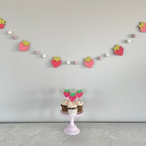 Strawberry Wood Garland, Strawberry Theme, Strawberry Felt Garland, Strawberry Shortcake Theme, Girl First Birthday Themes