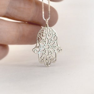 Wycinany duży naszyjnik Hamsa wykonany ze srebra próby 925 - Kabbalah Jewelry