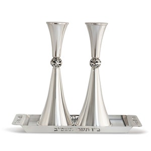 Świeczniki szabatowe z tacą wykonane ze srebra próby 925 z personalizowaną pasującą tacą Elegancki i nowoczesny design - Judaica Bat Mitzvah Gift