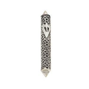 Estuche para mezuzá en plata de ley con diseño de filigrana hecho a mano. Pergamino personalizado de tamaño 2,35/2,75 con la letra hebrea "shin" (ש). Regalos judaicos.