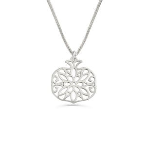 Collana in argento sterling 925 con ciondolo cavo a forma di melograno
