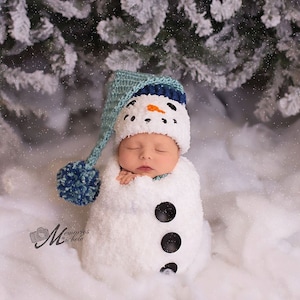 Pattern Crochet Newborn Snowman Hat, Scarf, and Cocoon Set, Crochet Newborn Snowman Photo Prop, Babies First Christmas Crochet Pattern image 1