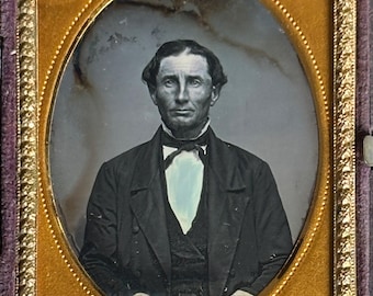 1/9th Plate Daguerreotype Portrait of a Man – A.A. Fish Studio (1850s) in complete thermoplastic case.