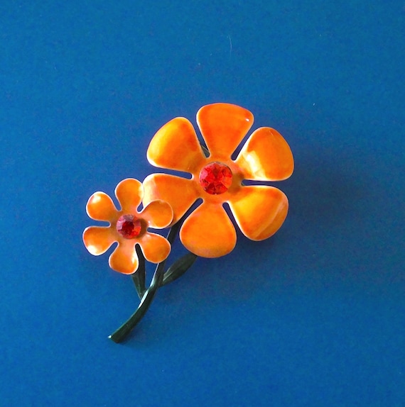 Vintage Retro Orange Daisy Flower Enameled Brooch… - image 1