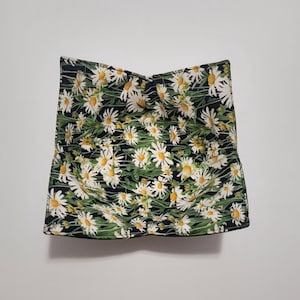 Handmade Microwave Bowl Cozy, White Daisies, Reversible Cotton